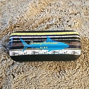 Tommy Bahama Sunglass Holder (Kids)